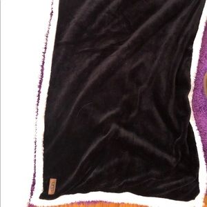 2 king Size UGG Pillow Shams NWOT